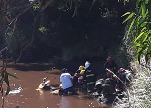 Claromecó: rescataron a dos motociclistas que cayeron en la primera cascada del arroyo