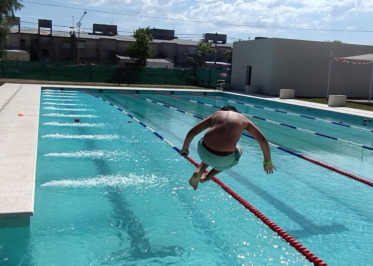 Inauguraron la pileta municipal y lanzaron Escuelas de Verano