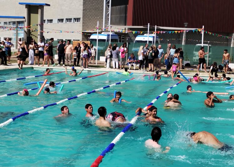 Inauguraron la pileta municipal y lanzaron Escuelas de Verano