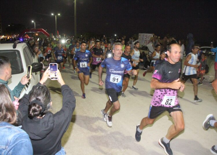 Se disputó en el Balneario Claromeco una nueva edición de la carrera nocturna del Club 24 de Abril