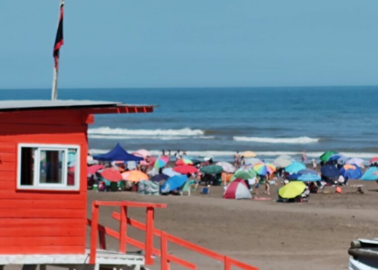 Turista muerto en Claromecó: «las olas son como una batidora, pasó de una prevención a un salvataje», grafican