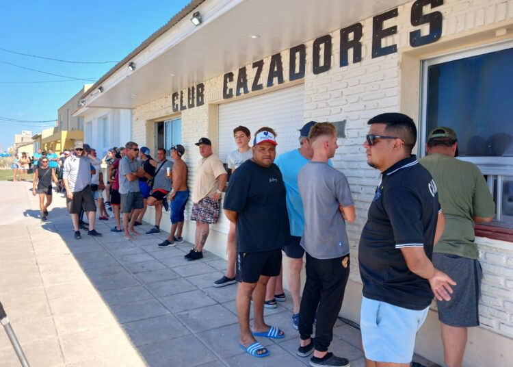 Más cerca de las 6 mil cañas, largas colas para inscribirse a Las 24 Horas de la Corvina Negra