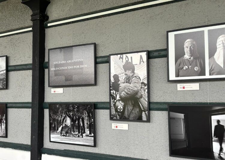 Exposición fotográfica «Violencias» de Eduardo Longoni en el Centro Cultural