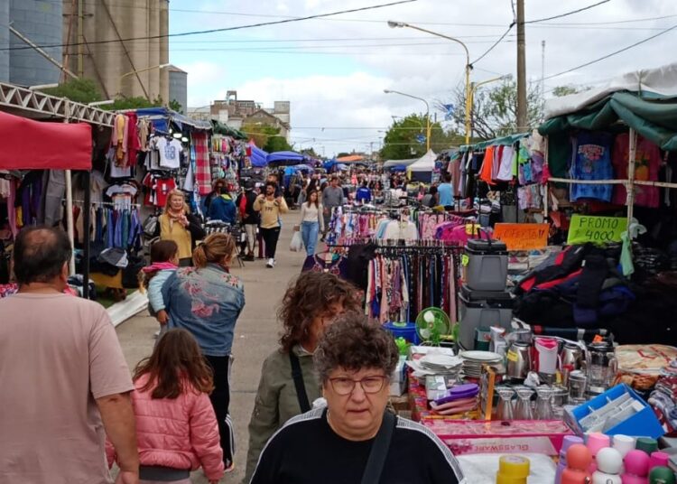 El «shopping» de Avenida del Trabajador mantiene su vigencia como recorrido obligado