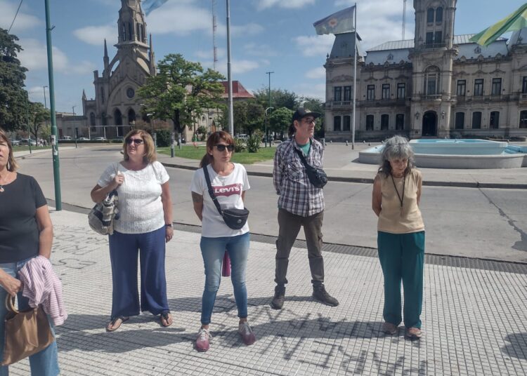 Una decena de personas participó del acto previo a la movilización por los jubilados