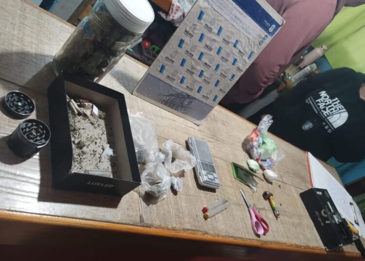 Robaron en un auto sustraído en Mar del Plata, los aprehendieron y les secuestraron drogas