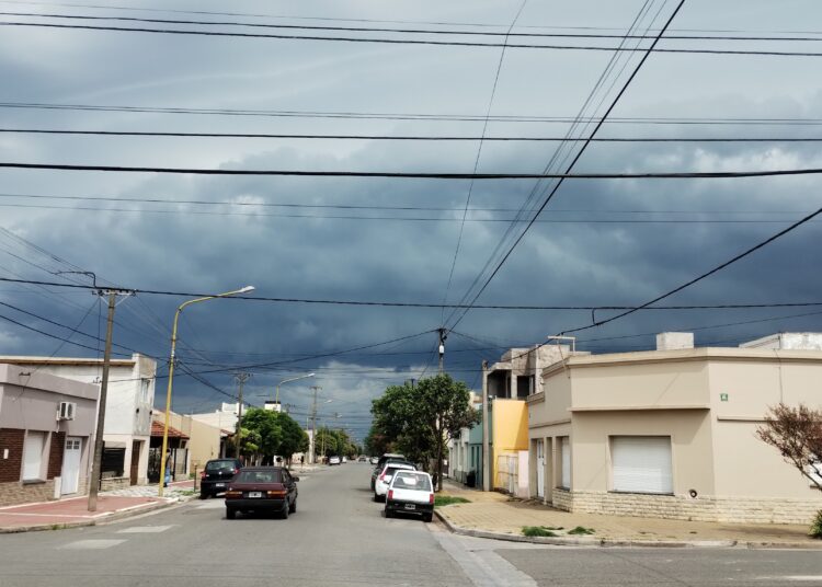 Prevén eventual desborde de arroyos ante el temporal y suspenden clases (videos)