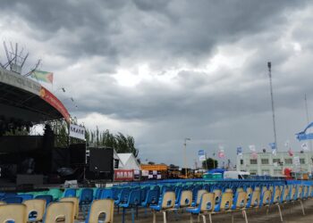 Evacúan a dos familias, piden limitar la circulación y refuerzan vigilancia en arroyos ante inminentes crecidas