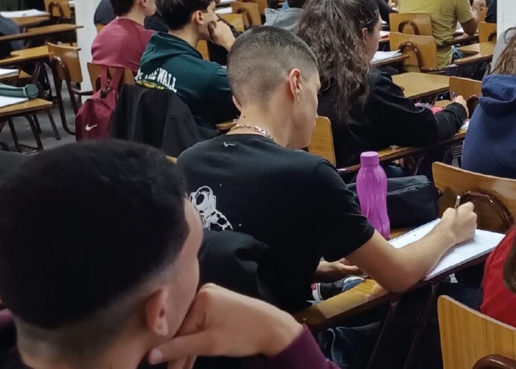 CRESTA lanza un curso de inglés gratuito para sus estudiantes: ya están abiertas las inscripciones