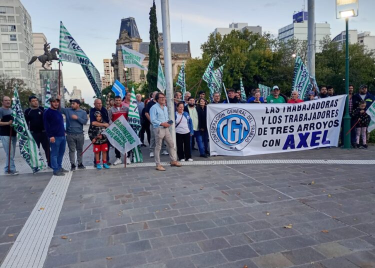 En la antesala del paro general, hubo marcha en Plaza San Martín