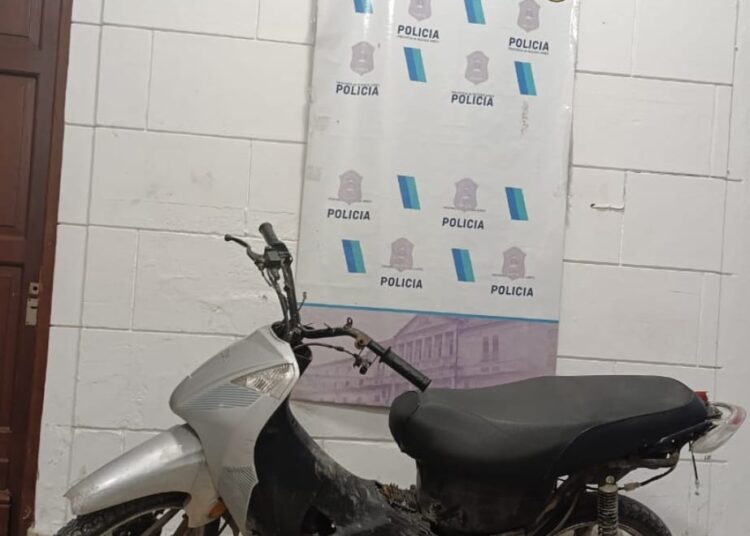Menor fue aprehendido por circular en una moto robada