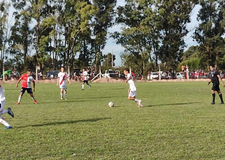 Unión ganó en De la Garma y se trepó a la cima