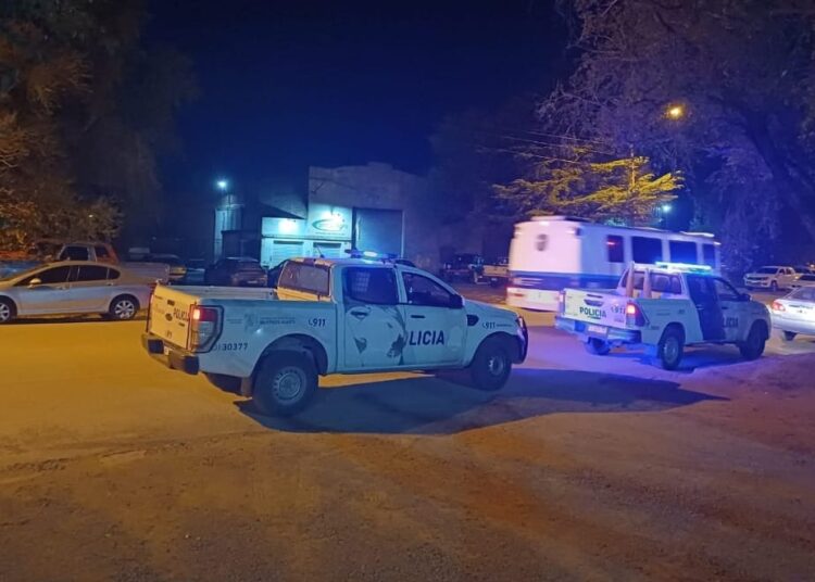 Un policía fue herido de un piedrazo en un operativo
