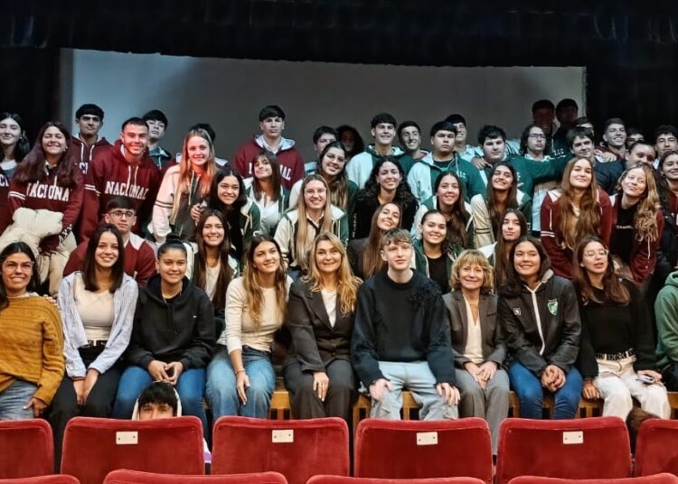 Jóvenes del último año del Secundario participaron de jornadas sobre inserción laboral en Chaves y De La Garma