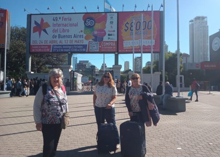 Docentes y bibliotecarias de Gonzales Chaves participaron en la Feria Internacional del Libro de Buenos Aires 2025