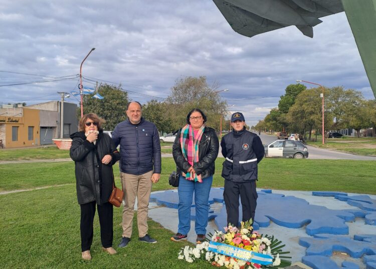 Conmemoración por el 43 aniversario del fallecimiento de Volponi en el Avión