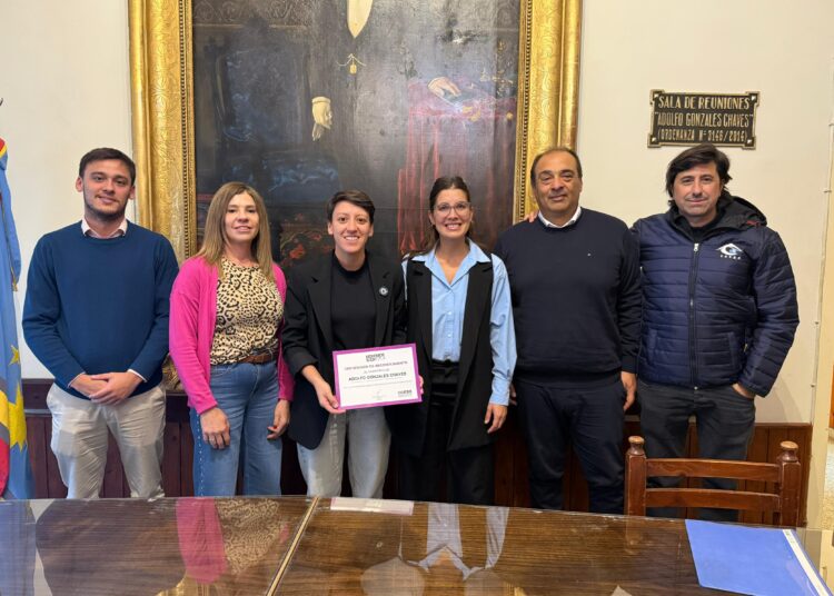 Chaves Municipio fortalece el programa de salud visual con la firma de un nuevo convenio