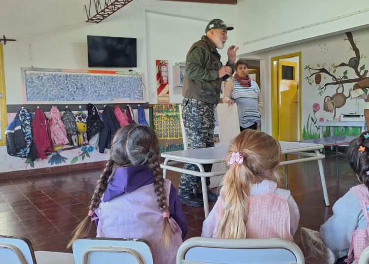 Charlas de educación y concientización ambiental