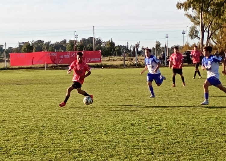 Recreativo Claromeco goleó y se subió a lo más alto del campeonato