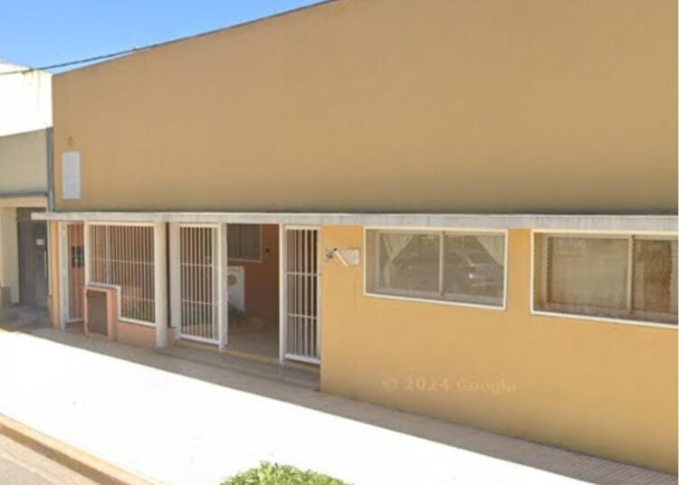 Cultura y solidaridad: el grupo Héroe y la Asociación Culturista recolectan donaciones para la Escuela 502