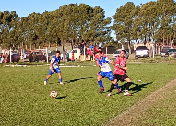 Recreativo Claromeco goleó y se subió a lo más alto del campeonato