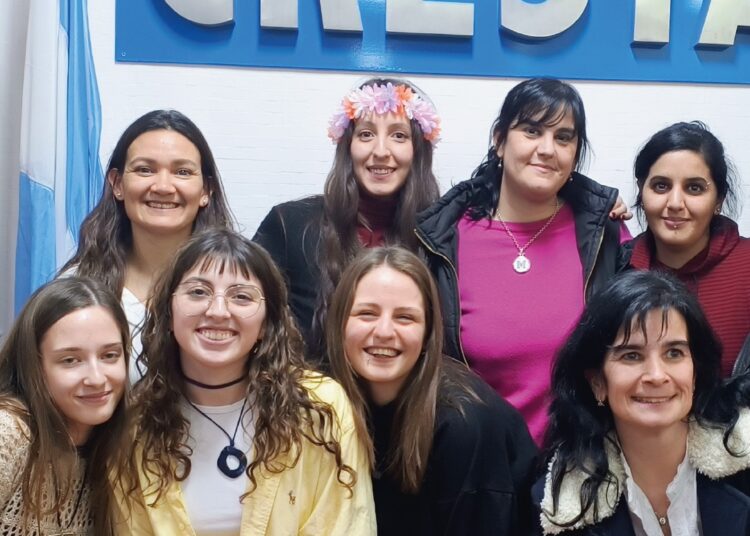 CRESTA y el compromiso con la educación pública: nuevas graduadas en Emprendimientos del Diseño