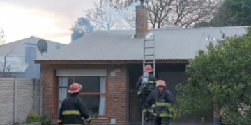 Claromecó: sofocaron incendio en una chimenea de 30 y 21