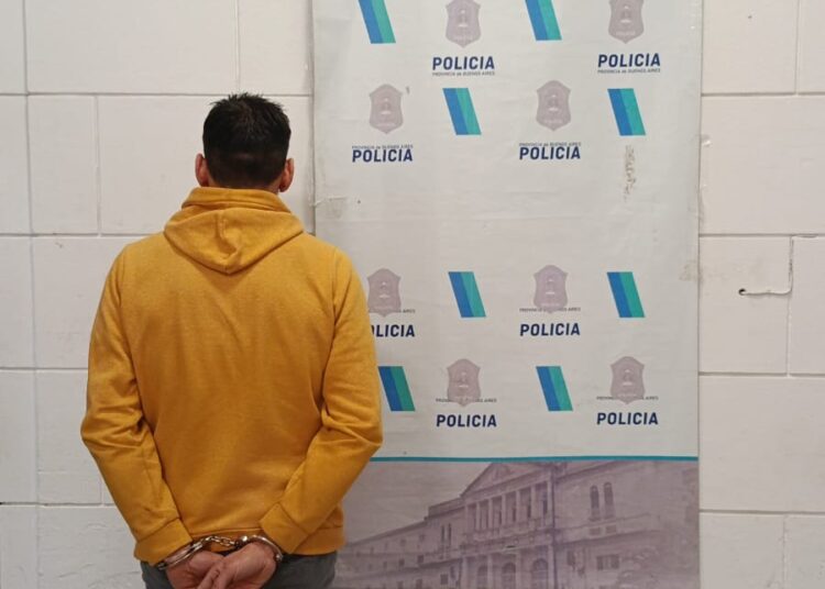 Discutió, arañó a su pareja y lo aprehendieron