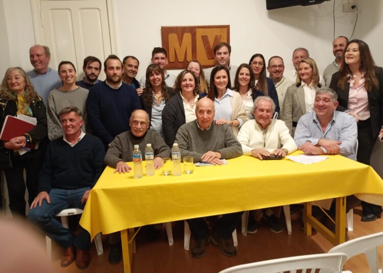 El Movimiento Vecinal aprobó la lista presentada anoche