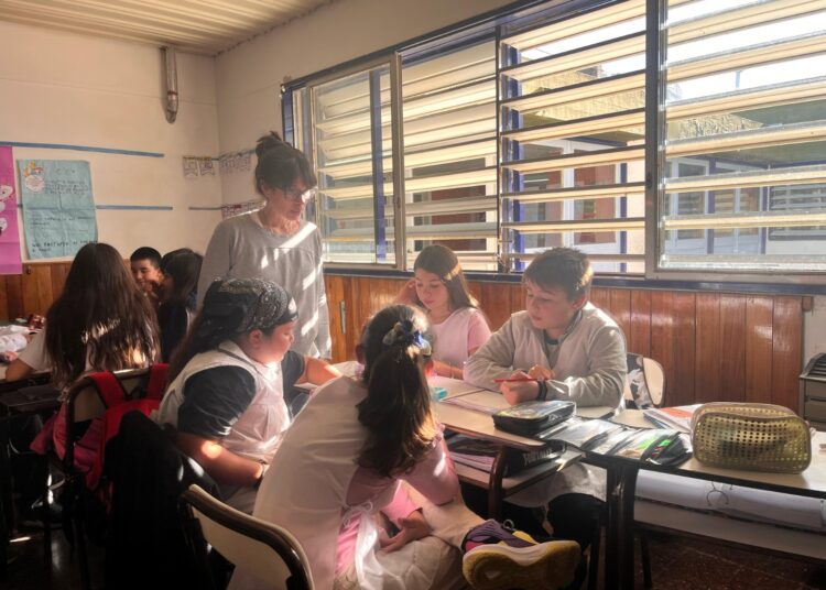 CRESTA y el compromiso con la educación pública: nuevas graduadas en Emprendimientos del Diseño
