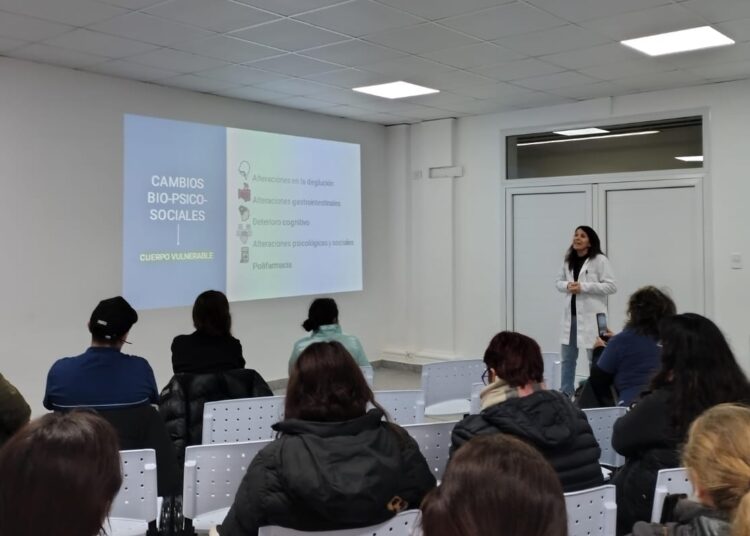 Capacitación sobre alimentación segura y saludable en residencias para personas mayores