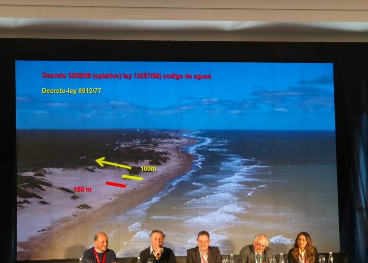 Funcionarios analizaron la erosión costera en un congreso en Mar del Plata