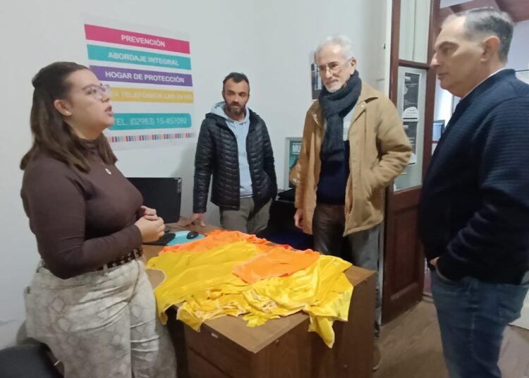 Entregaron pecheras para la Selección femenina de fútbol
