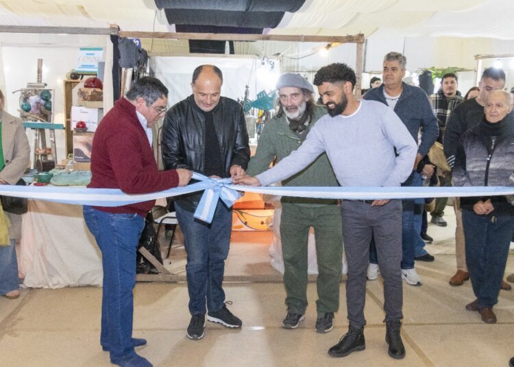 Se inauguró la 26° Feria Nacional de Artesanos en el Polideportivo Municipal