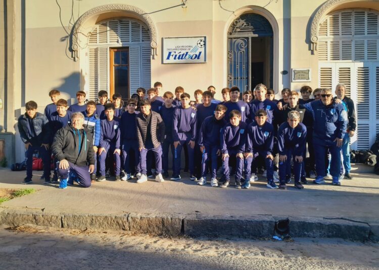 Juegan las selecciones de fútbol