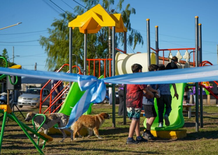 Inauguración de la nueva plaza del Barrio Municipal