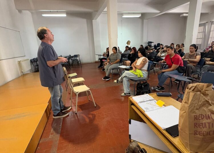 Capacitaron a cuidadoras de hogares convivenciales
