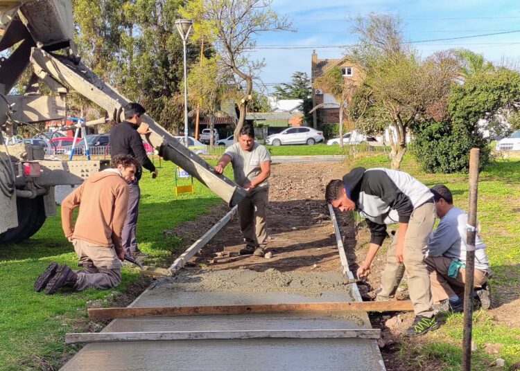 Pavimentaron el acceso a Pediatría en el Hospital