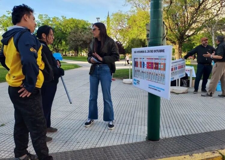 Fuerza Patria realiza actividad informativa previa a las elecciones