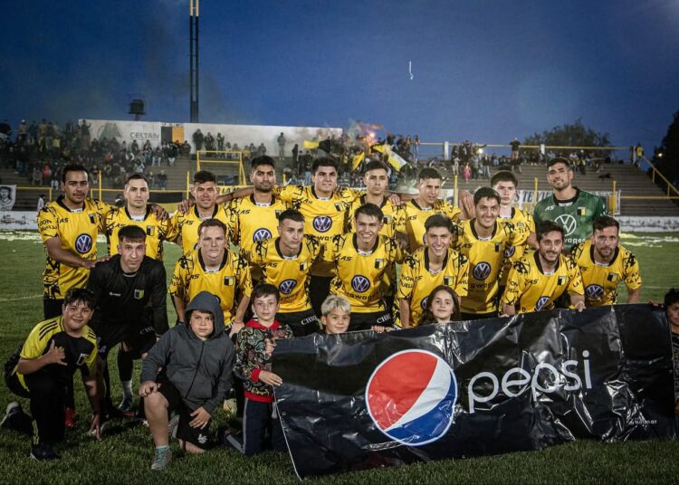 Olimpo goleó en su debut como local y se prende arriba