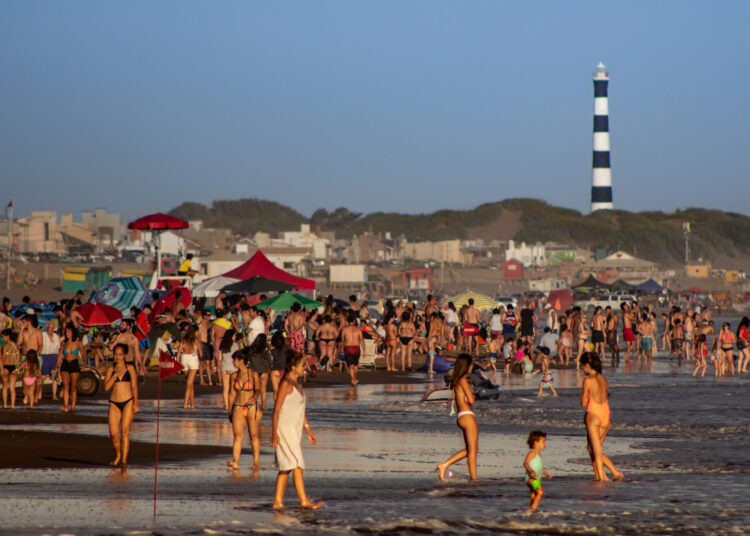Comenzó el servicio de guardavidas en las playas del distrito