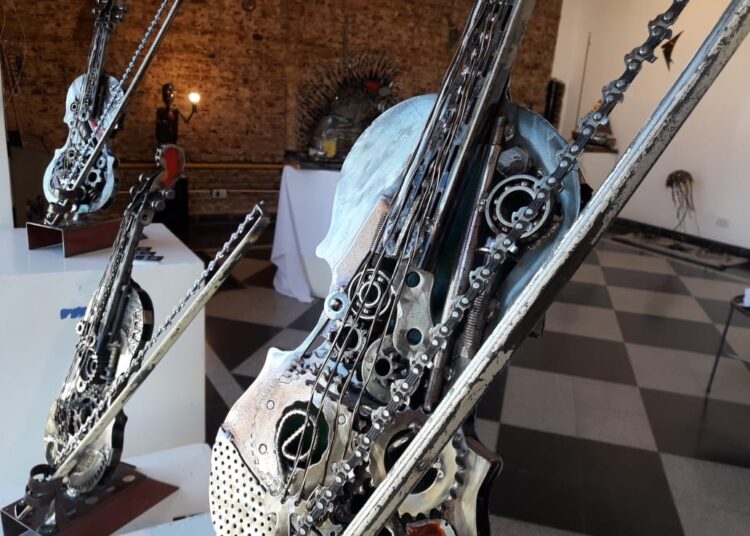 Museo Mulazzi: Continúa en exposición la muestra «Renacer del acero» del escultor local Emiliano Juarez