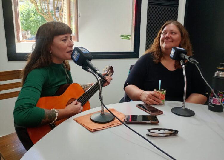 La Colo Goetta y Jésica Angeles, integrantes de La Sabrosona visitaron los estudios de Radio3 Continental