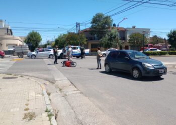 Un motociclista fue trasladado al hospital tras un choque en Belgrano y Mitre