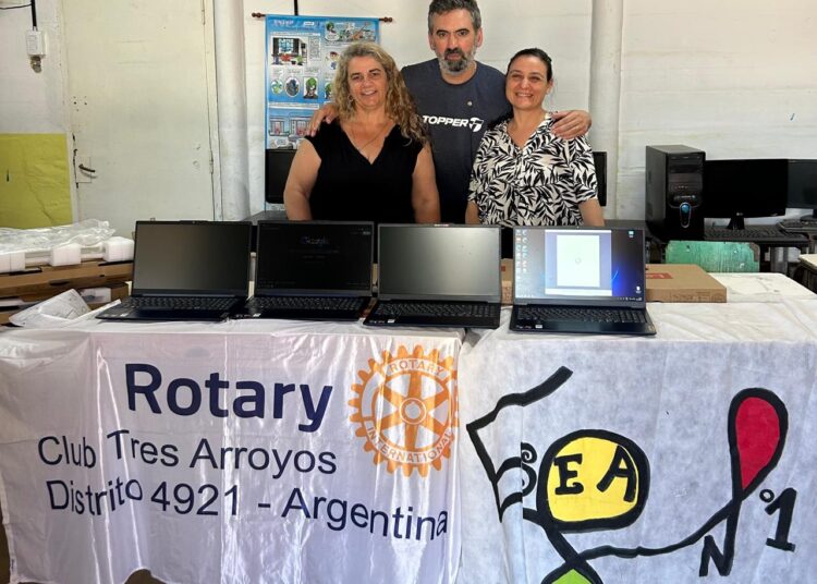 Rotary Club Tres Arroyos Fundacional y Nutrien Ag Solutions impulsan la inclusión digital en la Escuela de Arte N°1