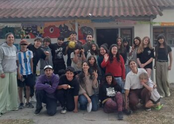 Construyendo Sueños: Jóvenes de Envión Reta, levantan su Propia Sala de Cine