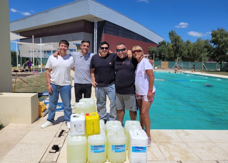 La Municipalidad de Tres Arroyos garantiza el mantenimiento de las piletas para las Escuelas Abiertas de Verano con un importante aporte de insumos