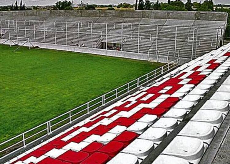 Huracán avanza con la instalación de las nuevas torres de iluminación en su estadio