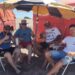Fútbol, bife al disco y fe: el colorido campamento de los tresarroyenses en Reta
