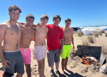 Desde Jáuregui a la costa: el cantor de folclore que busca cambiar su Etios por la Hilux